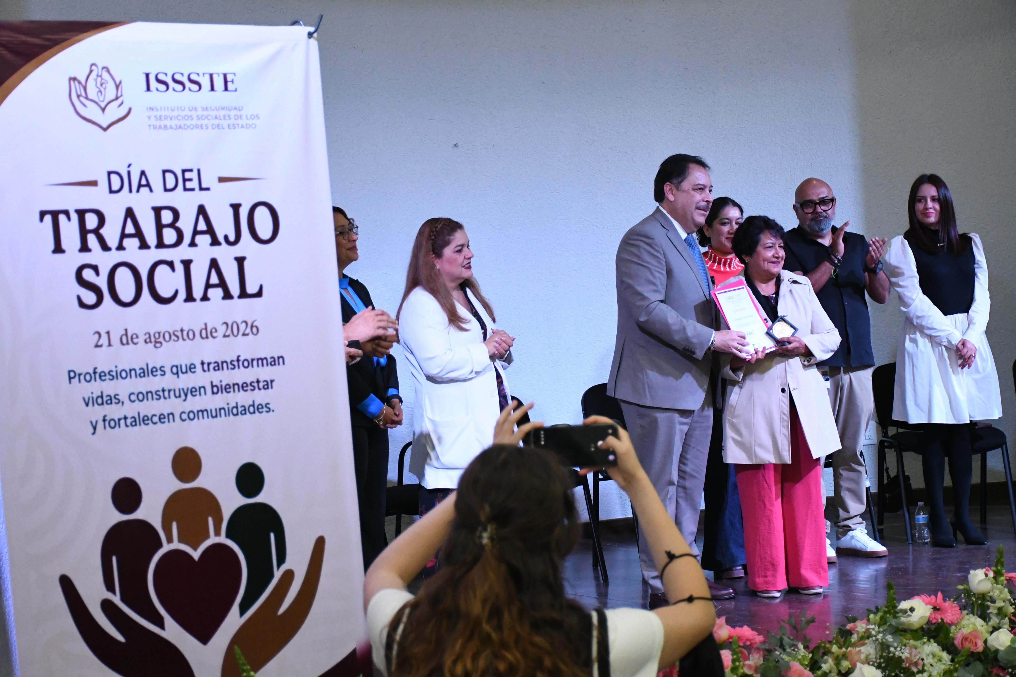  Conmemoracion del Dia del Trabajo Social  en el CMN "20 de Noviembre